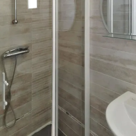 בית נופש Maison Confortable Avec Vue Montagne A Nant, Piscine Partagee Nant