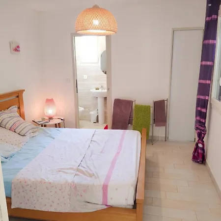 Prázdninový dům Maison Confortable Avec Vue Montagne A Nant, Piscine Partagee *