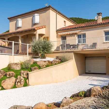 בית נופש Maison Confortable Avec Vue Montagne A Nant, Piscine Partagee Nant